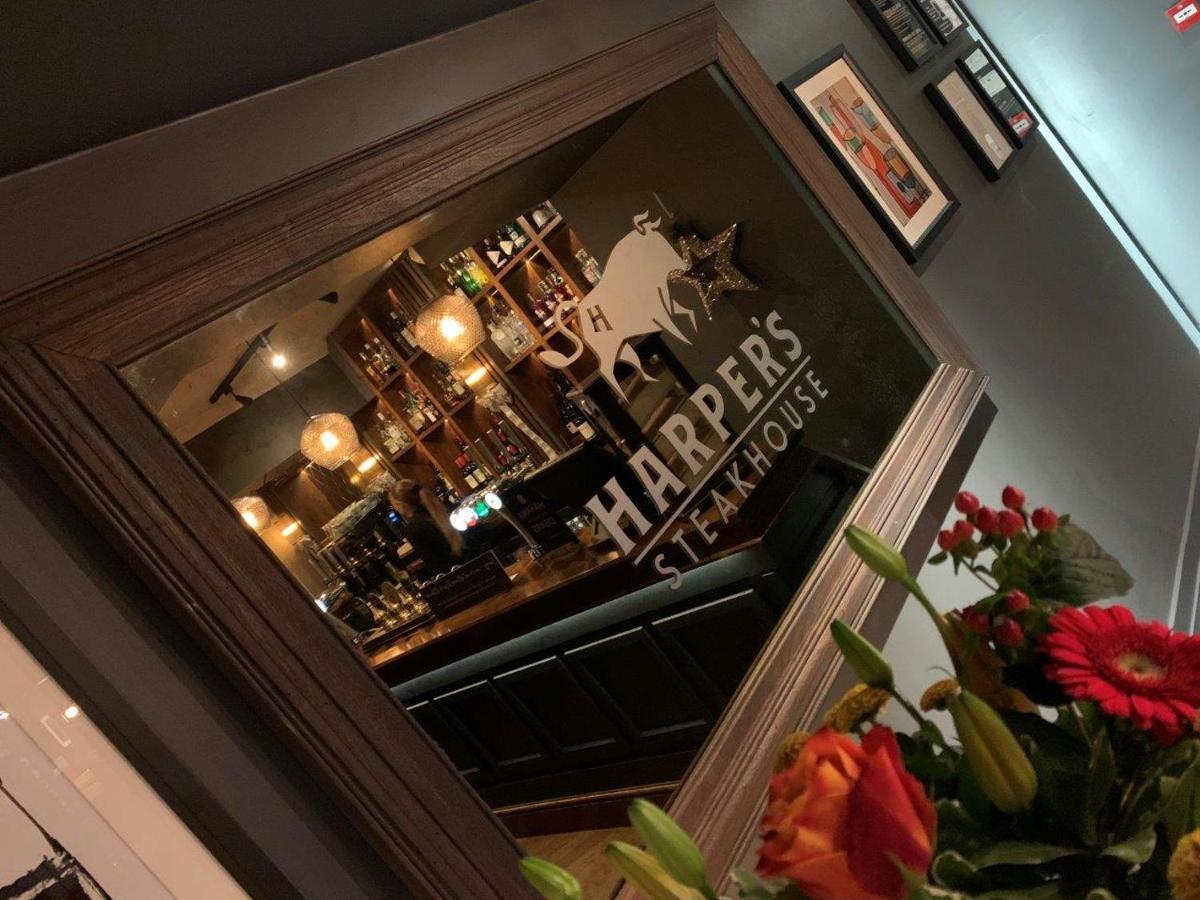 Harper'S Steakhouse With Rooms, Хейзълмиър Екстериор снимка