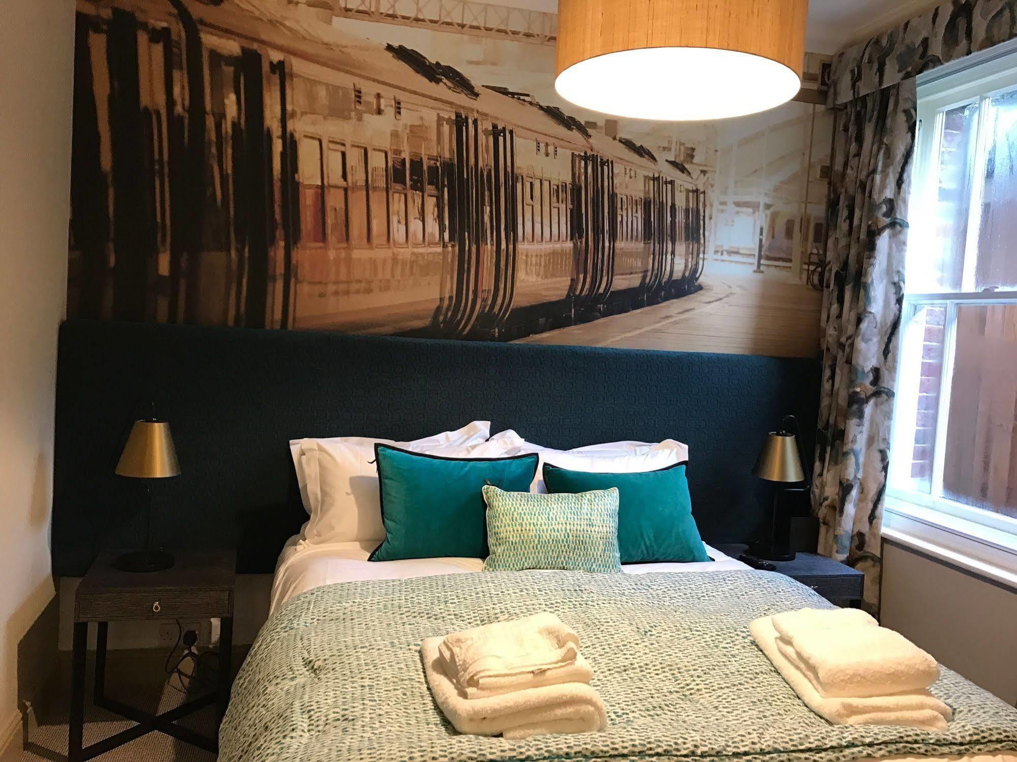 Harper'S Steakhouse With Rooms, Хейзълмиър Екстериор снимка