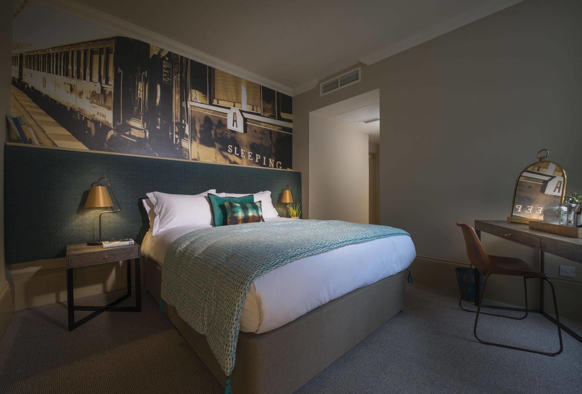 Harper'S Steakhouse With Rooms, Хейзълмиър Екстериор снимка